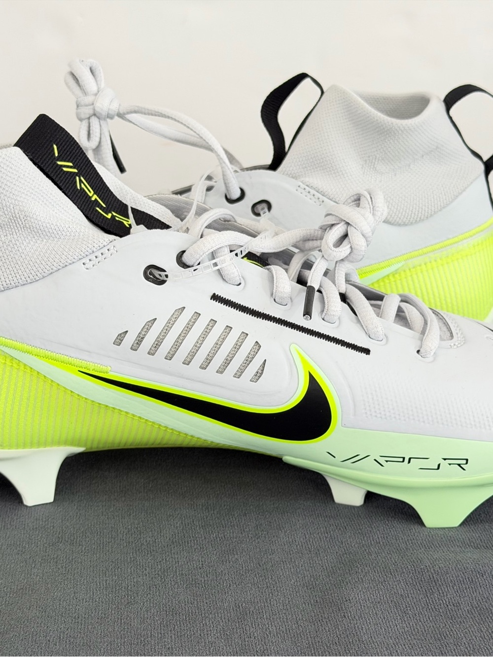 Nike Men’s White Athletic Cleats with Neon Yellow Accents - Picture 5 of 10